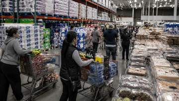 Warehouse retail, membership value, and consumer spending graphic